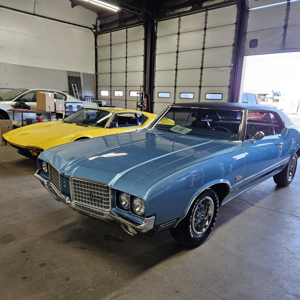 1972 Cutlass Supreme with original AM radio and single front speaker 1972 Cutlass Supreme with original AM radio and single front speaker