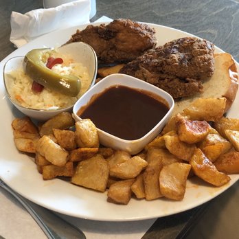 Beez - Special of the Day (Fried Chicken) - Breakfast & Brunch Near Me - Varennes, Quebec