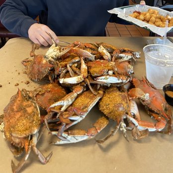 Cantler's Riverside - Dozen crabs - Seafood Near Me - Annapolis, Maryland Cantler's Riverside - Dozen crabs - Seafood Near Me - Annapolis, Maryland