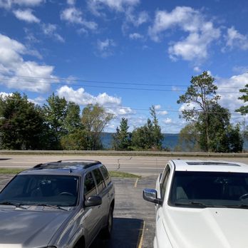 Bayview Inn Restaurant Bar - View - Pizza Near Me - Acme, Michigan