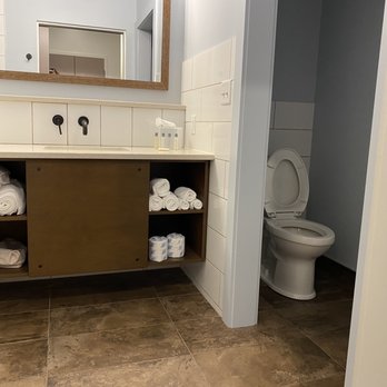 The Cranberry, Ascend Hotel Collection - Huge bathroom - Hotels Near Me - Morgantown, West Virginia