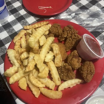 Bucky Bee's BBQ - Kids nuggets - Barbeque Near Me - Cave City, Kentucky