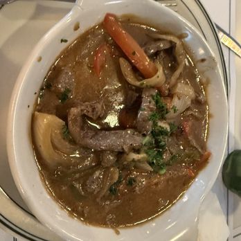 Versailles - Hígado a la italiana, uno de los más ricos de y más recomendados platos de la casa - Cuban Near Me - Miami, Florida Versailles - Hígado a la italiana, uno de los más ricos de y más recomendados platos de la casa - Cuban Near Me - Miami, Florida