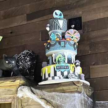 Max's Cakes - Cute Halloween cake - Custom Cakes Near Me - Hayward, California