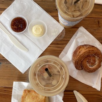 Towne & Oak - Morning bun, biscuit with butter and Jam and two vanilla oat milk lattes - Cafes Near Me - Winnetka, Illinois Towne & Oak - Morning bun, biscuit with butter and Jam and two vanilla oat milk lattes - Cafes Near Me - Winnetka, Illinois