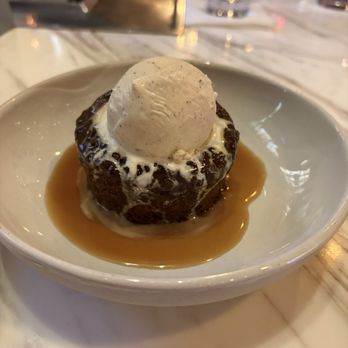 Gordon Ramsay Hell's Kitchen - Sticky toffee bread pudding - New American Near Me - Las Vegas, Nevada Gordon Ramsay Hell's Kitchen - Sticky toffee bread pudding - New American Near Me - Las Vegas, Nevada