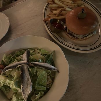Louis Corner - Caesar and burger - Gastropubs Near Me - Boston, Massachusetts
