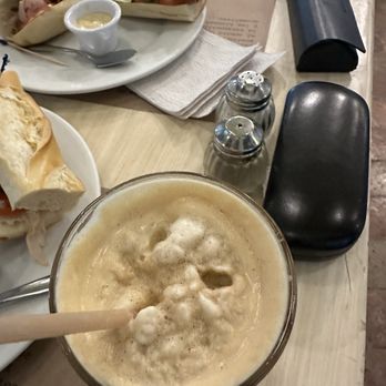 Chez Céline - Chai latte frappe - Bakeries Near Me - Playa del Carmen, ROO