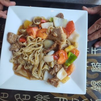 King Noodle - Beef flat noodle stir fry - Beef, ,noodles,  onions ,tomatoes pineapples,green peppers with chow mein sauce excellent food - Noodles Near Me - Seattle, Washington