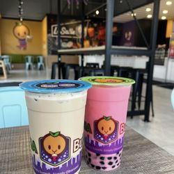 MoCha Bubble Tea - Earl grey milk tea and strawberry milk tea 75% sweet