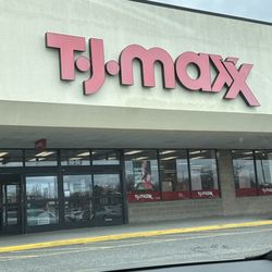 TJ Maxx - Entrance