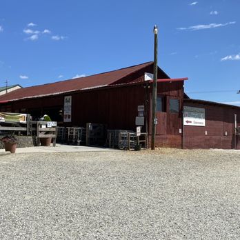 Saunders Brothers - the outside of the building - Farmers Market Near Me - Piney River, Virginia Saunders Brothers - the outside of the building - Farmers Market Near Me - Piney River, Virginia