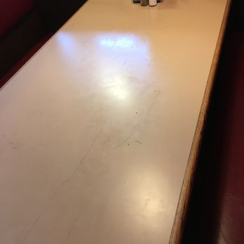 Del's Pizza - tables look worn or dirty - Pizza Near Me - Fair Oaks, California