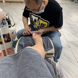 Vp's Nail Salon - Lee, taking good care of my feet, even after they closed!