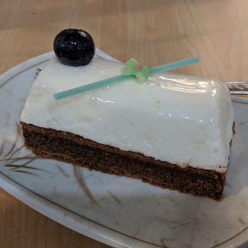Tiny Pyramid - Cafes Near Me - Honolulu, Hawaii