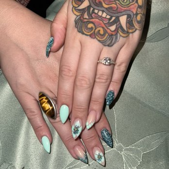 Posh Nail Lounge - Nail Salons Near Me - Kailua-Kona, Hawaii