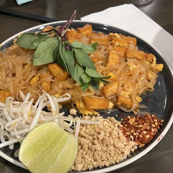 Amazing Basil - Pad Thai (w/ Peanut) - Asian Fusion Near Me - Fremont, California