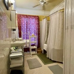 The Ragland Mansion - Our bathroom
