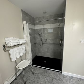 The Ledges by the Bay - Shower - Hotels Near Me - Rockport, Maine The Ledges by the Bay - Shower - Hotels Near Me - Rockport, Maine