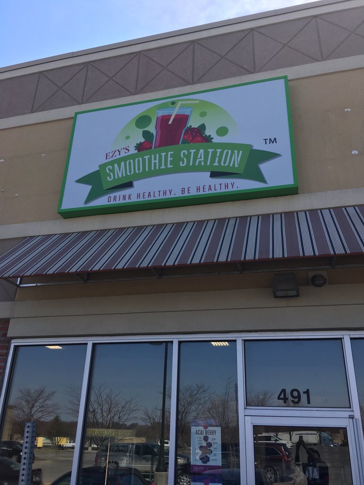 Ezy’s Smoothie Station Logo