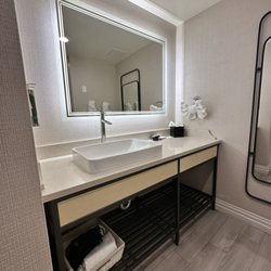 Bluestem Hotel Torrance Los Angeles, Ascend Hotel Collection - Bathroom