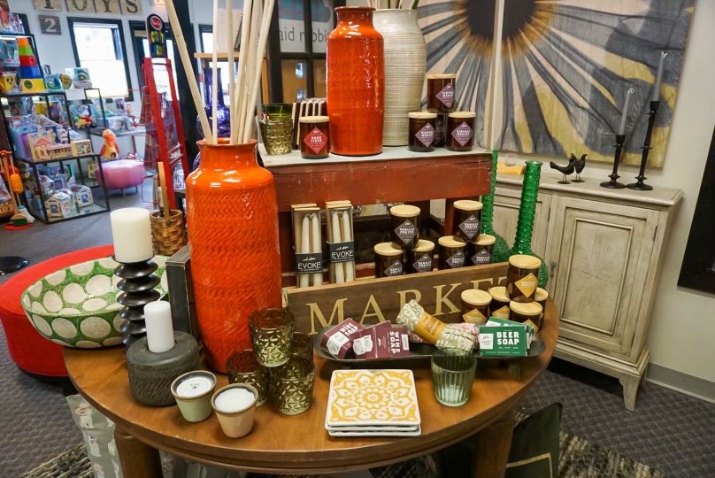 CALLA Updated June 2024 1026 Mound St, Davenport, Iowa Furniture