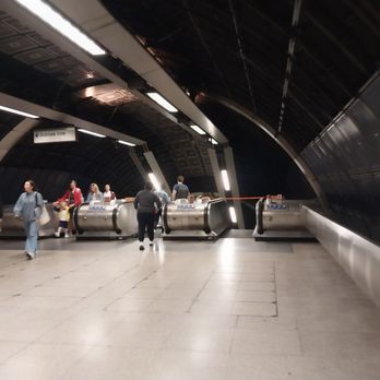 London Bridge Underground Station - Escalators - Public Transportation Near Me - London, XGL London Bridge Underground Station - Escalators - Public Transportation Near Me - London, XGL