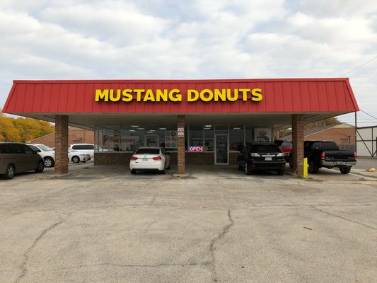 Mustang Donuts by null