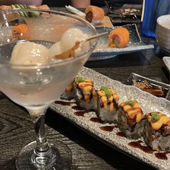 Akiko - Queen Roll and Lychee Martini - Japanese Near Me - Houston, Texas
