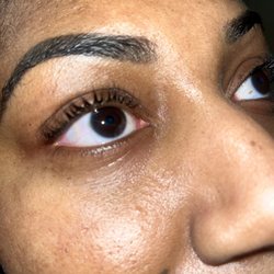Amaze Threading - Up close of brows