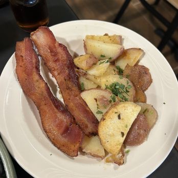 Dolce Rosa Cafe - Side of potatoes and bacon - Breakfast & Brunch Near Me - Santa Rosa, California