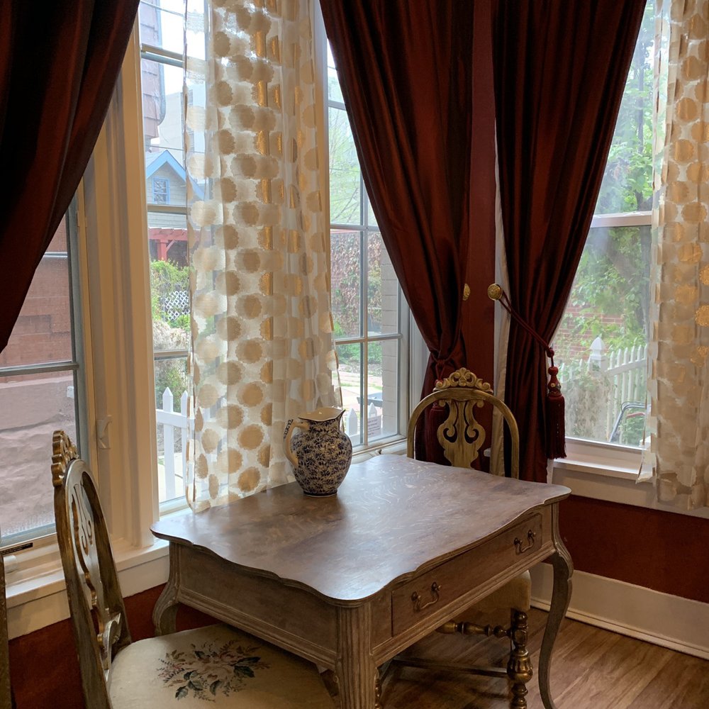 The Holiday Chalet - Hotels Near Me - Denver, Colorado The Holiday Chalet - Hotels Near Me - Denver, Colorado