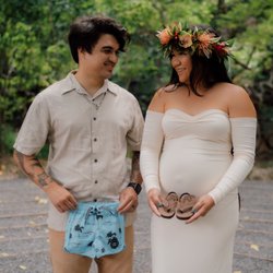 Photo Mama Maui - U'ilani brings great positive energy to every photo session we've had with her. She has an artistic eye for good angles and poses.