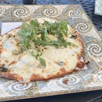 Pavilion Bar - Quattro Formaggie Blanc Pizza - Bars Near Me - Charleston, South Carolina