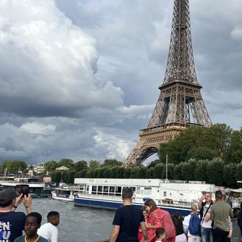 Bateaux Parisiens - French Near Me - Paris, 75