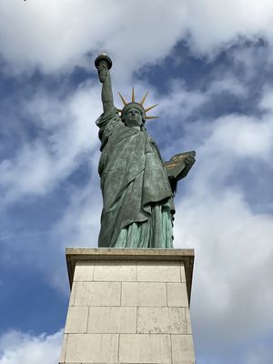 Statue of Liberty by null