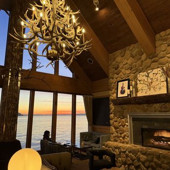The Edgewater Hotel - Beautiful lobby - Hotels Near Me - Seattle, Washington