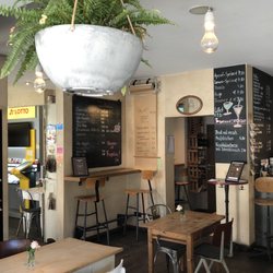 Café Glück - Blick von der Terrasse aus ins Café