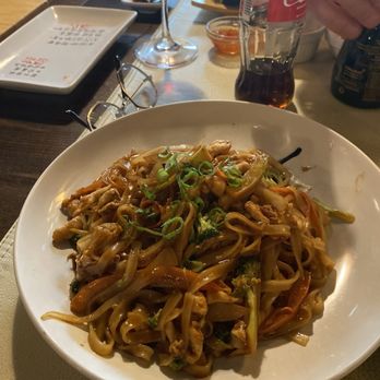 Tokyo Sushi - Pad Thai - Japanese Near Me - Gent, VOV Tokyo Sushi - Pad Thai - Japanese Near Me - Gent, VOV