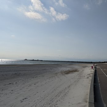 Jones Park - Beach at Jones Park, Gulfport - Parks Near Me - Gulfport, Mississippi Jones Park - Beach at Jones Park, Gulfport - Parks Near Me - Gulfport, Mississippi