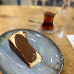Bodrum Mantı & Cafe - San Sebastián Cheesecake and çay (tea)