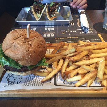 Voie Maltee (La) - a burger and fries - Nightlife Near Me - Jonquiere, Quebec