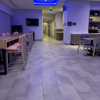 Home2 Suites by Hilton Eureka - Hotels Near Me - Eureka, California