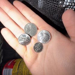 Tri County Oil & Party Store - This is the money I got back I gave a 10 dollar bill for a 7.38 bill
