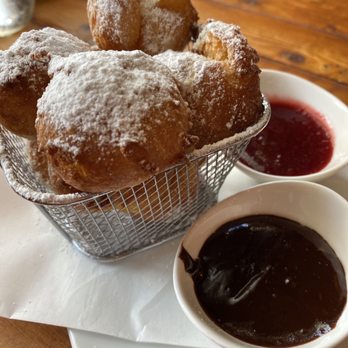 Farmhouse Cafe - Beignets - Breakfast & Brunch Near Me - Honolulu, Hawaii