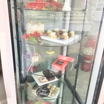 Misericordia Sweet Shoppe - Cake display - Bakeries Near Me - Glenview, Illinois Misericordia Sweet Shoppe - Cake display - Bakeries Near Me - Glenview, Illinois