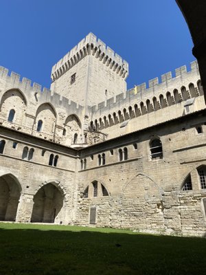 Palais des Papes by null