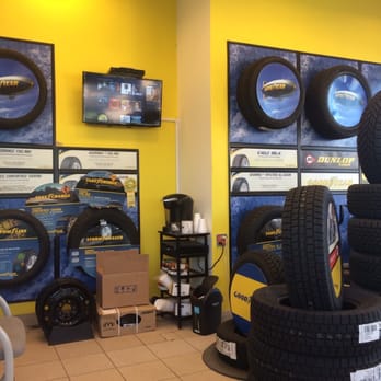 Trafalgar Tire - Waiting area - Auto Repair Near Me - Oakville, Ontario Trafalgar Tire - Waiting area - Auto Repair Near Me - Oakville, Ontario
