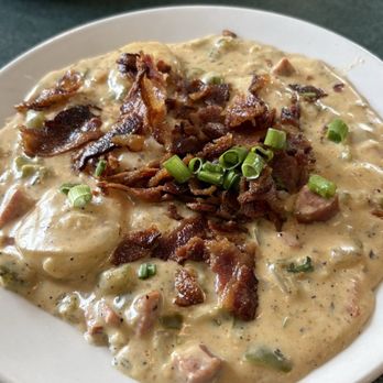 Metro Diner - Metro Shrimp & Grits - comes with 4 shrimp in small - Diners Near Me - St. Petersburg, Florida Metro Diner - Metro Shrimp & Grits - comes with 4 shrimp in small - Diners Near Me - St. Petersburg, Florida