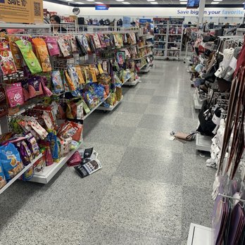 Ross Dress for Less - Clean floors but items are on the floor.  Be careful not to run over with your cart. - Women's Clothing Near Me - Temecula, California